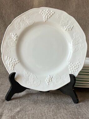 Vintage Indiana Colony Milk Glass Harvest Grape Large 9 3/4"" Round Dinner Plate